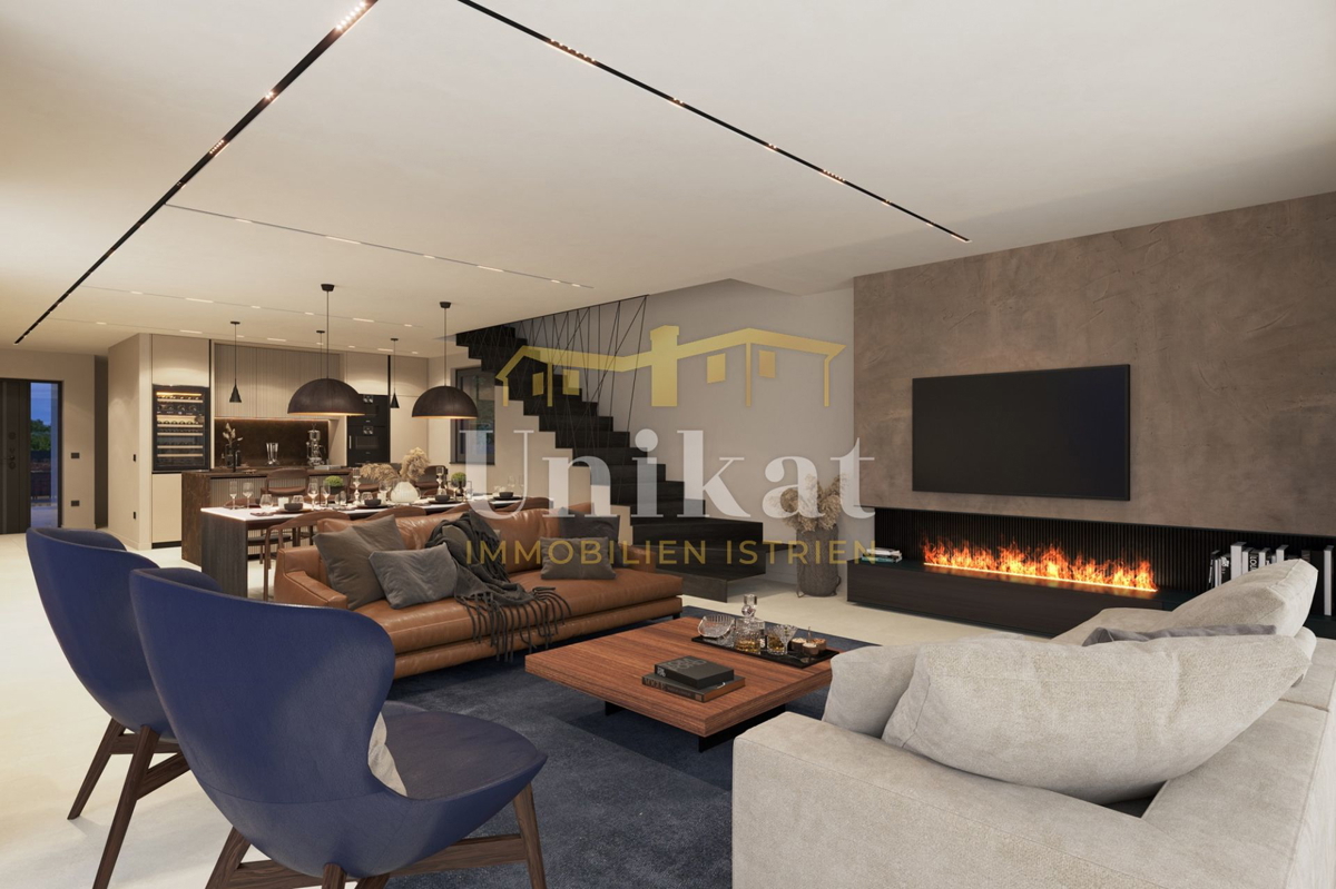 Casa con grande terrazza sul tetto e piscina